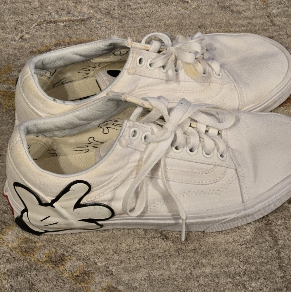 Vans Disney mickey mouse size 8.5 like new